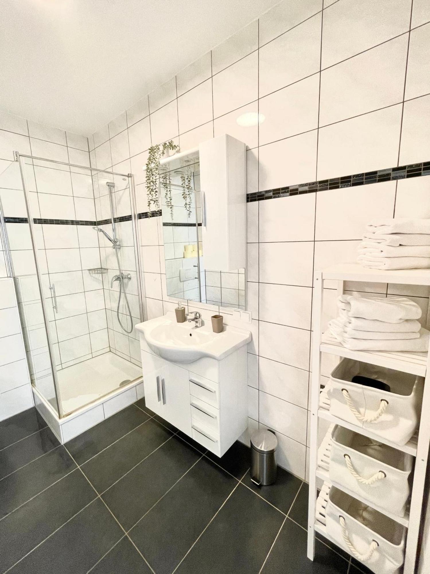 Contactless Self-Check-In - City Apartment Zum Wohlfuhlen Ans16 Грац Экстерьер фото